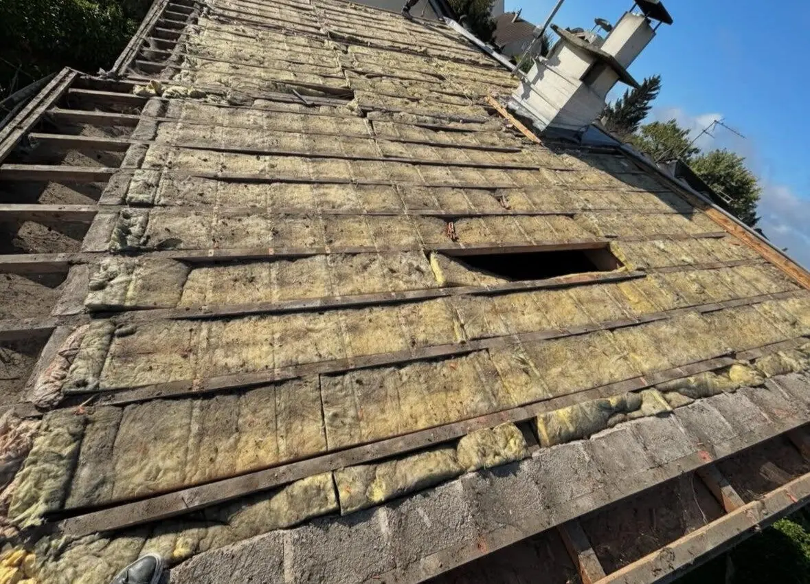 Toiture abîmée avant travaux